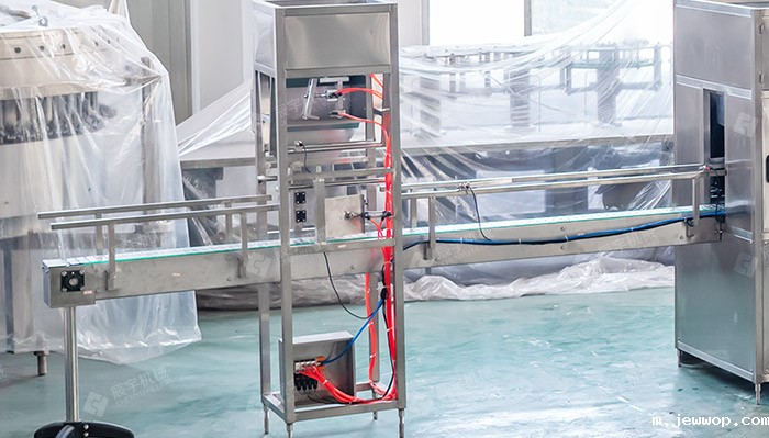 5加仑桶装水灌装生产线 5加仑桶装水灌装生产线